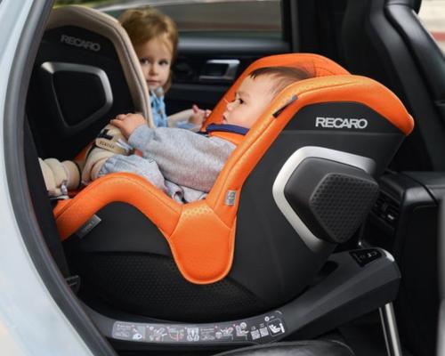imagen de detalle del dise&ntilde;o evolutivo de la silla de auto giro 360 Recaro toron 1